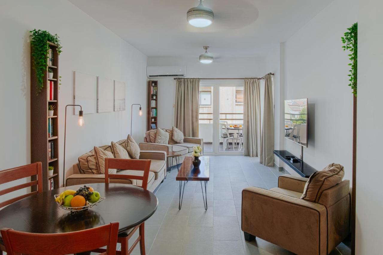 Lazaros Centre Apartment ลาร์นาคา ภายนอก รูปภาพ