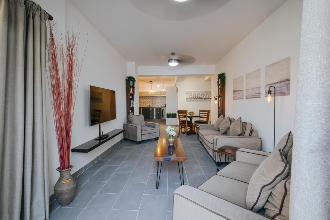 Lazaros Centre Apartment ลาร์นาคา ภายนอก รูปภาพ