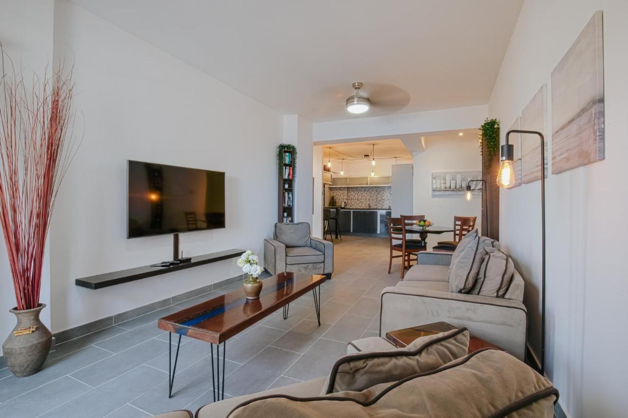 Lazaros Centre Apartment ลาร์นาคา ภายนอก รูปภาพ